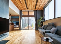 上質な暮らしを叶える遊び心のあるデザイン オンとオフどちらも充実する3階建の住まい