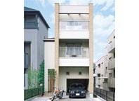 都市の快適さをデザインした三階建