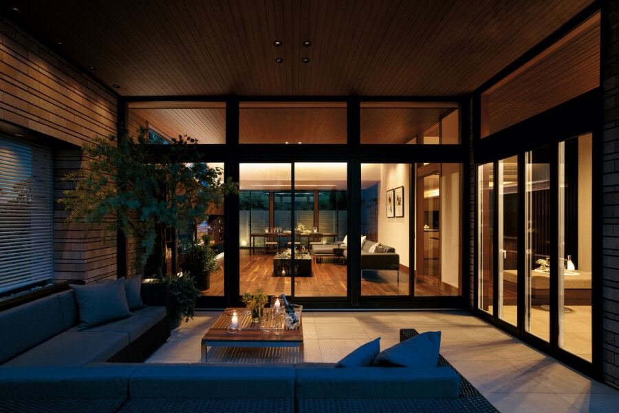 OUTDOOR LIVING