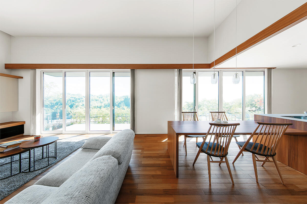 ＬＤＫに映える景色に包まれながら、たっぷりの収納ですっきり美しく暮らす