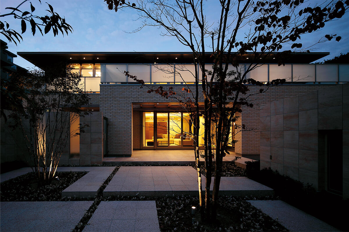 塀の内側に創り出す、 静寂とゆとりを愉しむ暮らし