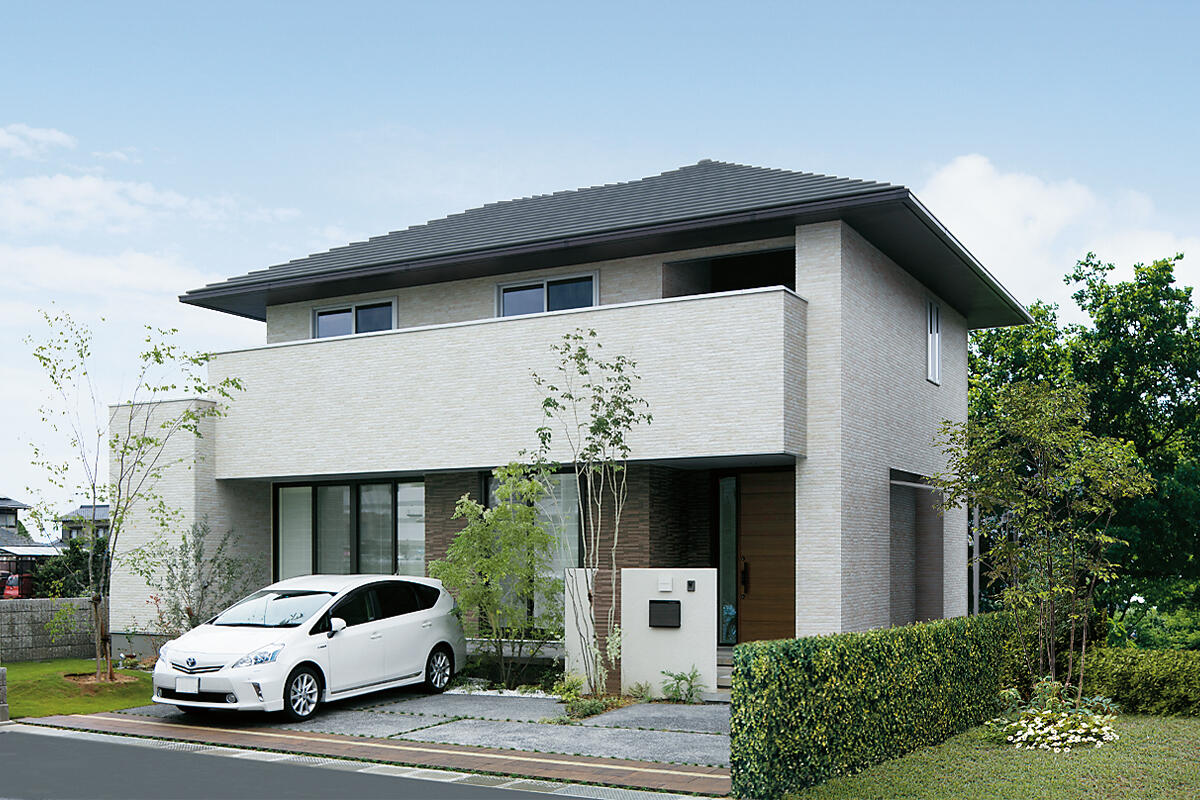 「白」の美が薫るシンプルモダンな家 煌めくタイルや折上げ天井で表情豊かに