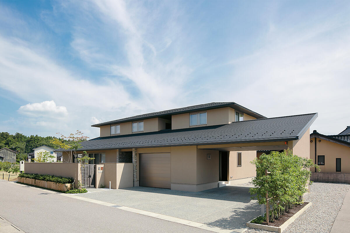 多彩な庭を創り、四季の移ろいを潤い豊かに楽しむ二世帯の暮らし