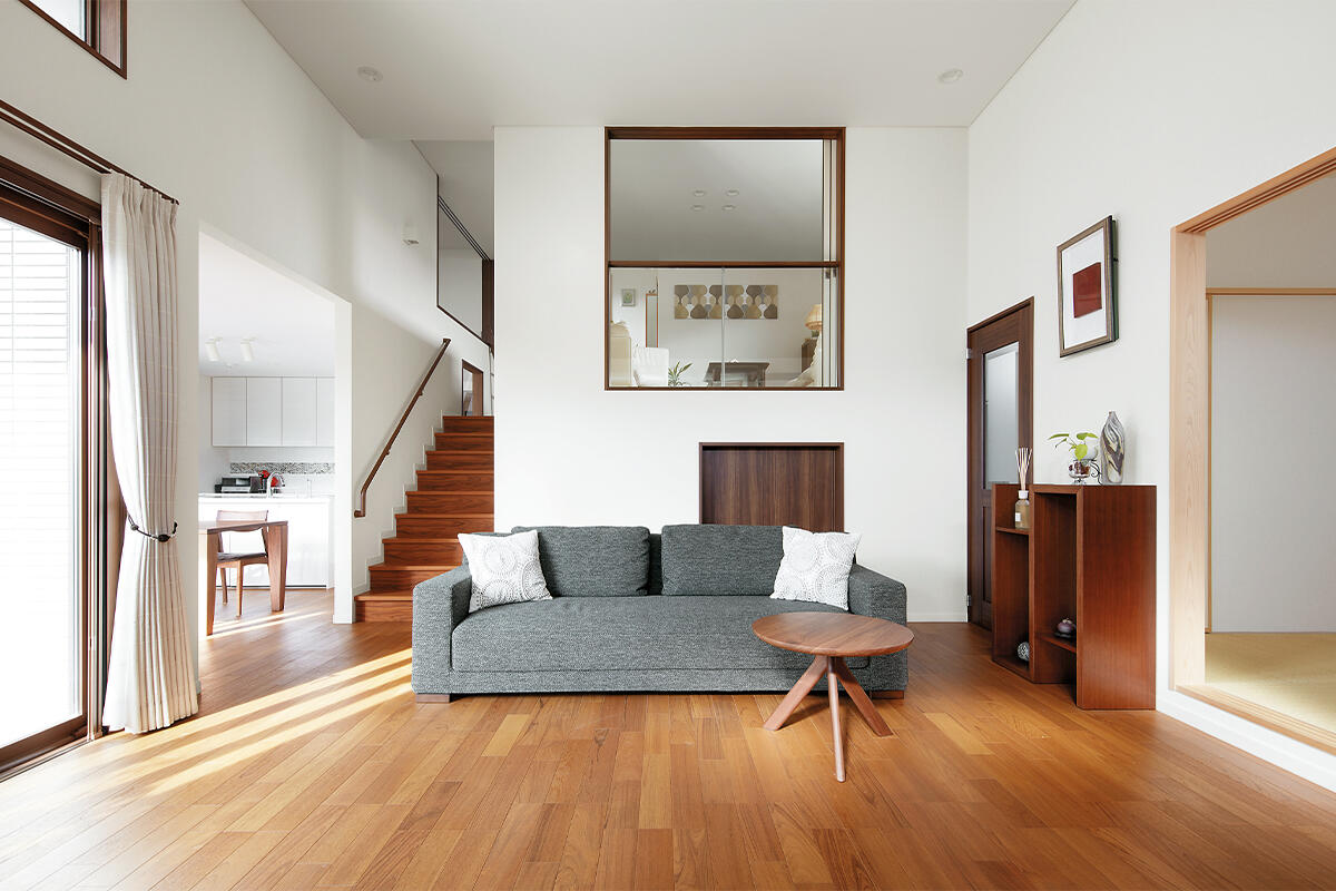 「蔵」による空間構成の工夫で、ほどよい距離感の二世帯の暮らし