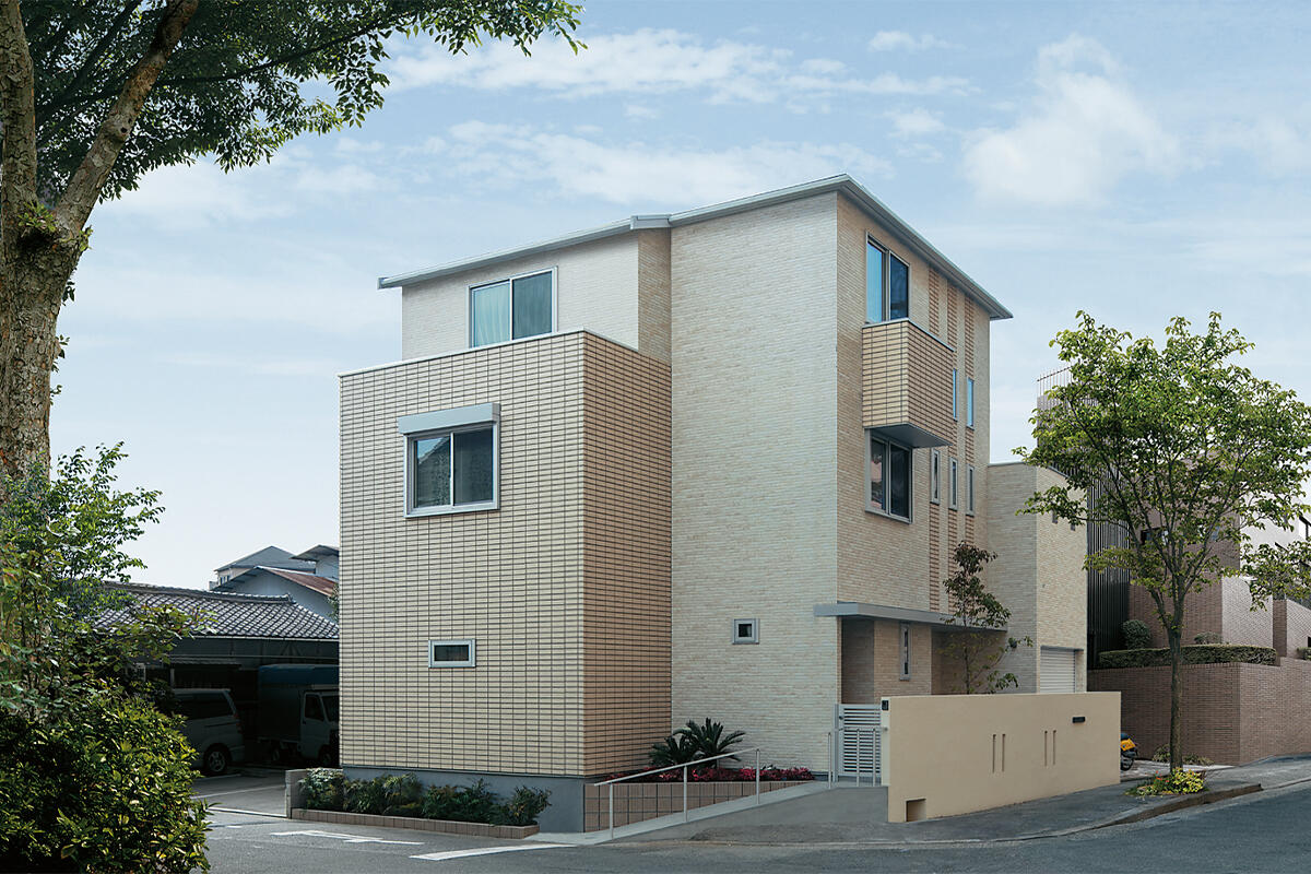 家族の集う空間が緩やかにつながり、光と温かさが溢れる二世帯住宅