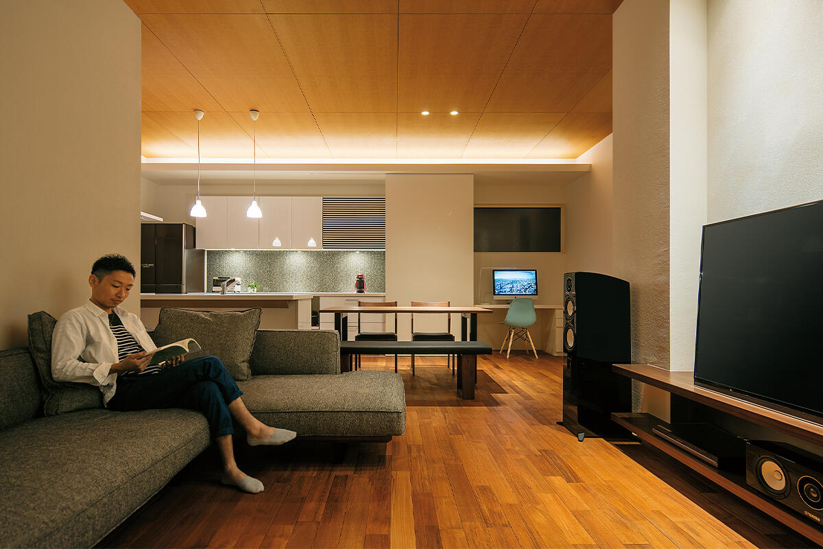 光や木々の美しさを楽しむ居心地の良い住まい