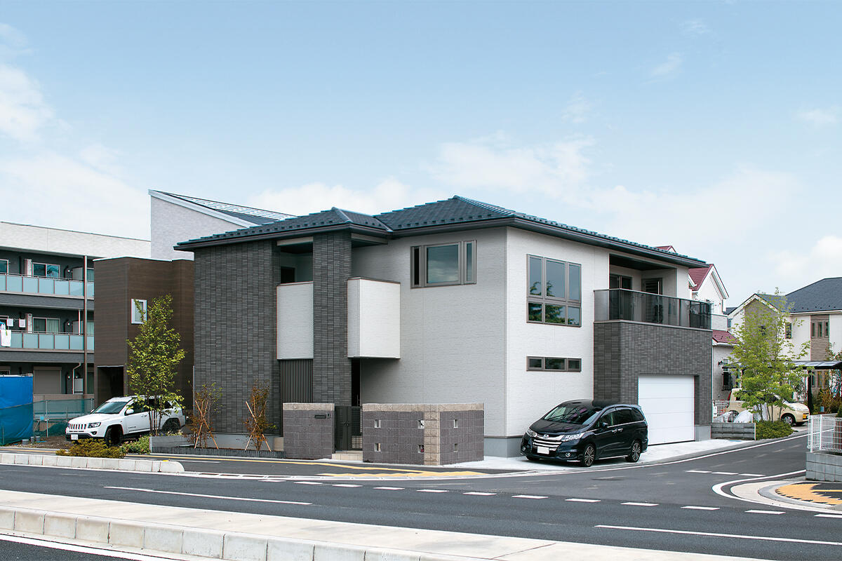 ピットのある広いリビングを中心に、集う人を楽しませる包容力豊かな住まい