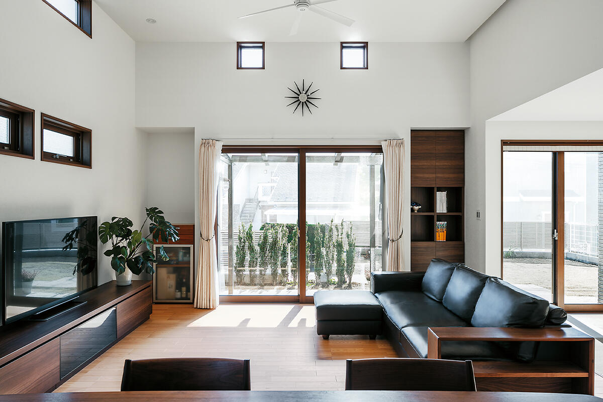 吹き抜けのＬＤＫで伸びやかに子育て、生活動線も工夫してゆとりの暮らしを