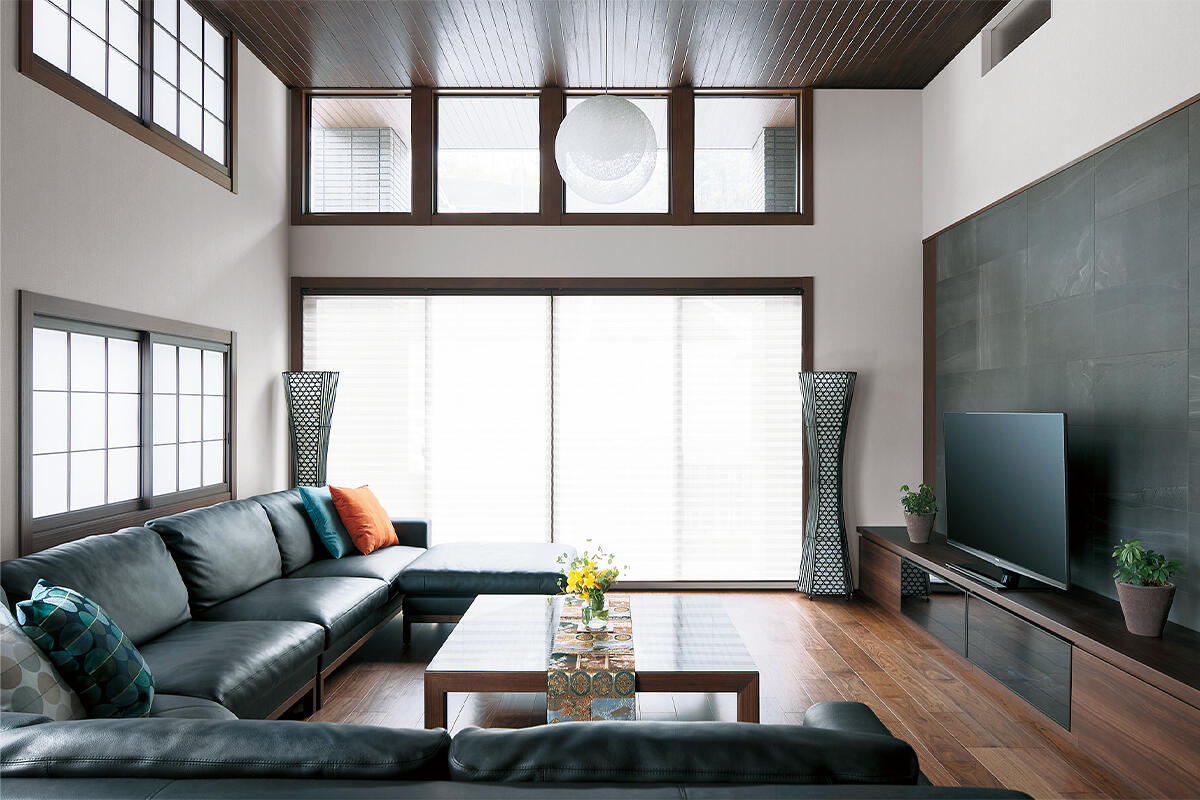 三世代８人家族が楽しく団らんできる旅館のような憩いを感じる和モダンの家