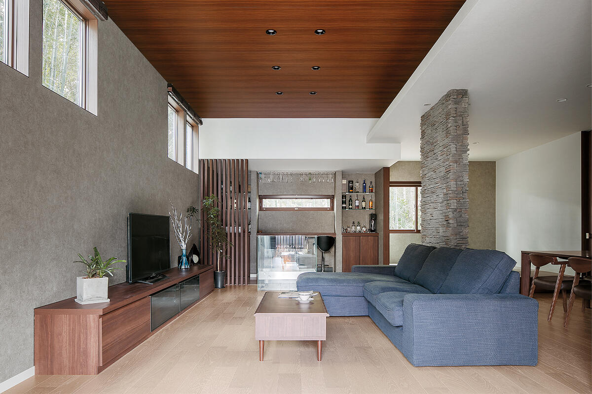 竹林の眺めを愛で、四季を感じる喜び。旧家の敷地内に別荘のように佇む情趣豊かな家