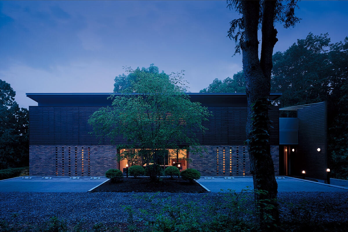 風景を招き入れる大開口、遊び心が息づく軽井沢のヴィラ