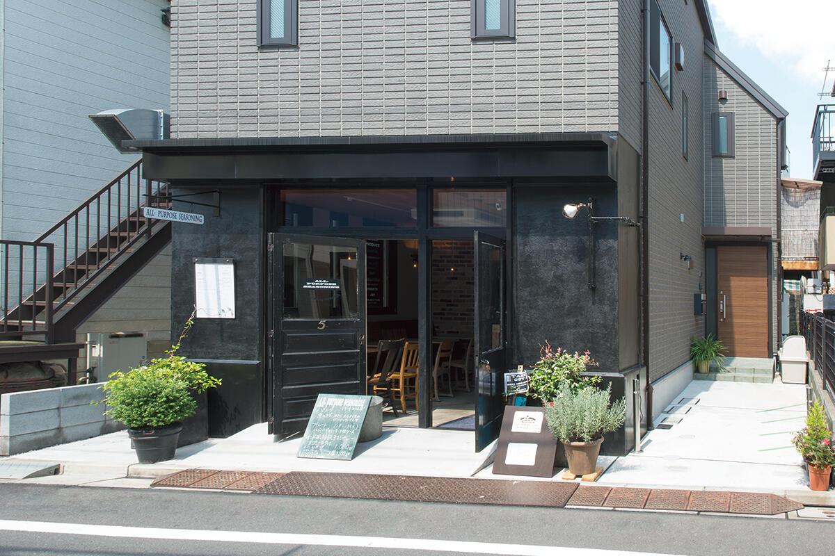 地元とのネットワークを大切にした二世帯住宅のカフェ＆レストラン