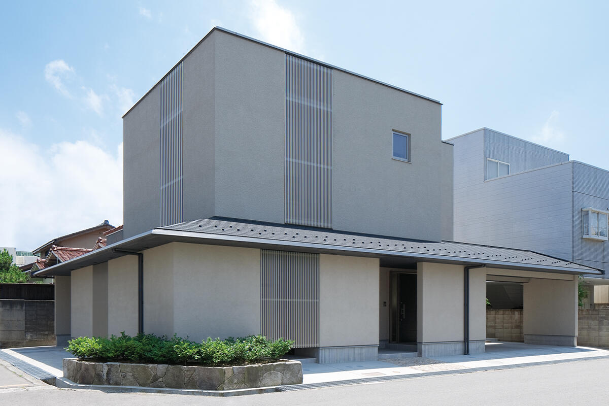 伝統的なまち並と融合した光と風がやさしく包む住まい