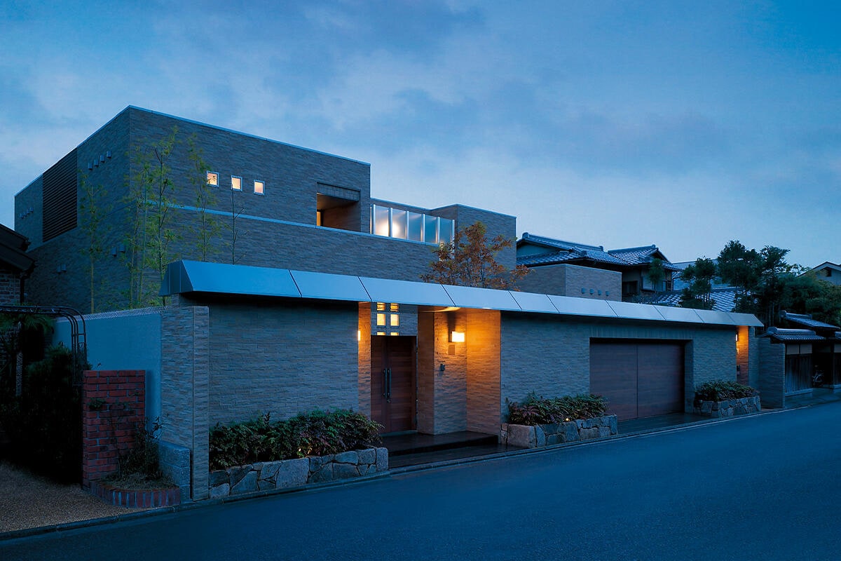 和と洋のゾーンが融合した京の邸宅