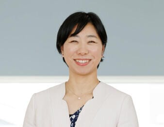 塚越 菜々子さん 写真