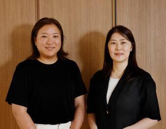 境 淳子さん(写真左) 樫野 育恵さん(写真右)写真