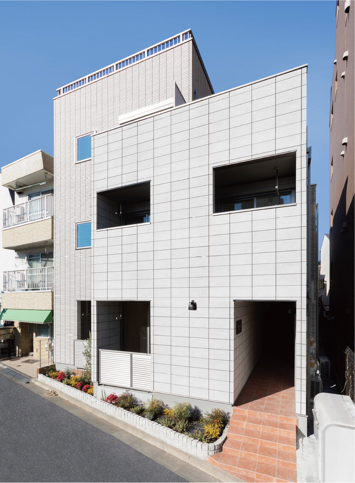好立地を最大限に有効活用した木質三階建賃貸併用住宅