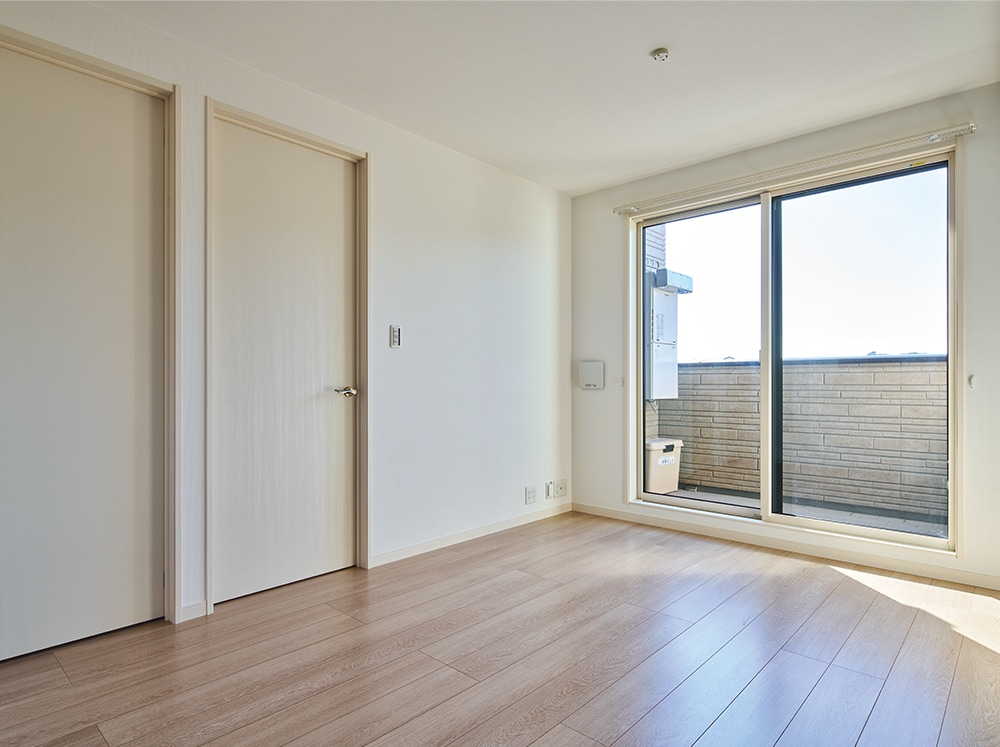 リビングから個室へアクセスする動線を確保した2LDK。