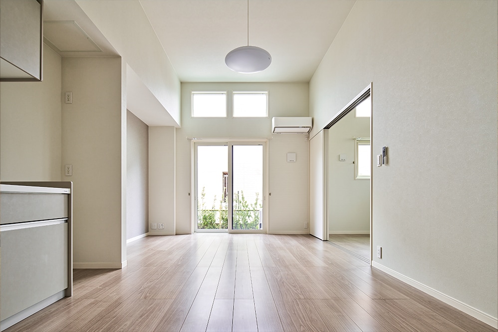 天井高を利用して高窓を設け、明るく開放的に。「インテリアコーディネーターさんに相談して、内装は自分の趣味に走り過ぎないように気を付けました」とSさま。