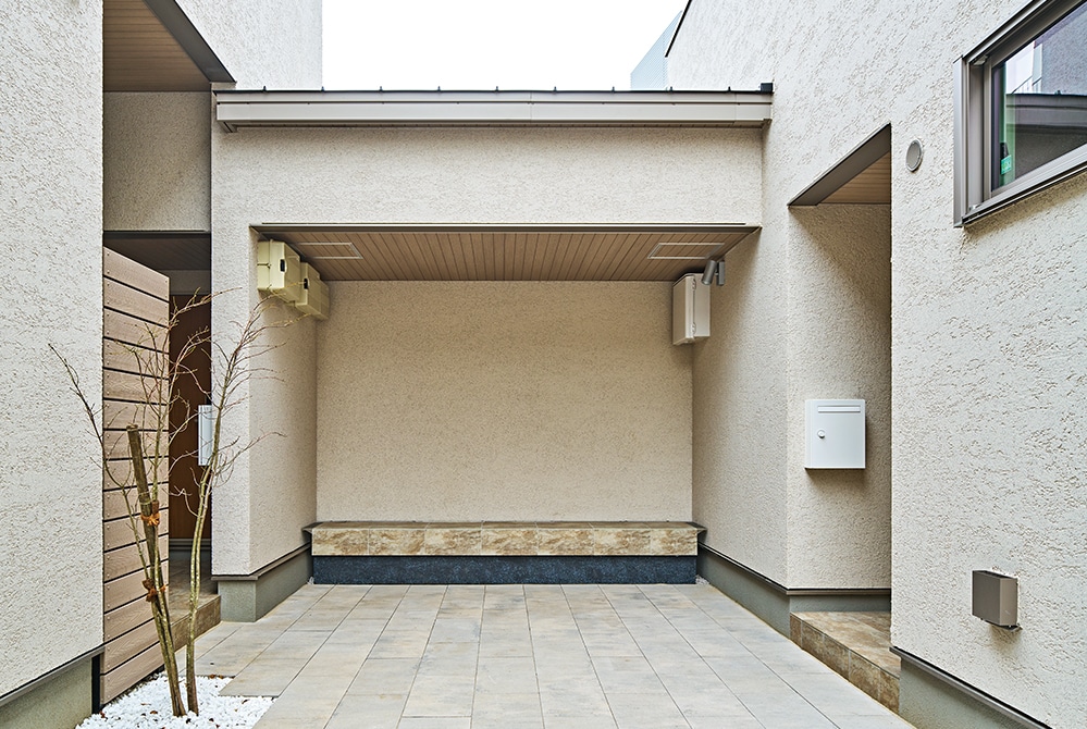 建物と一体化した交流スペースを設置