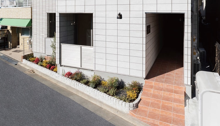 好立地を最大限に有効活用した木質三階建賃貸併用住宅