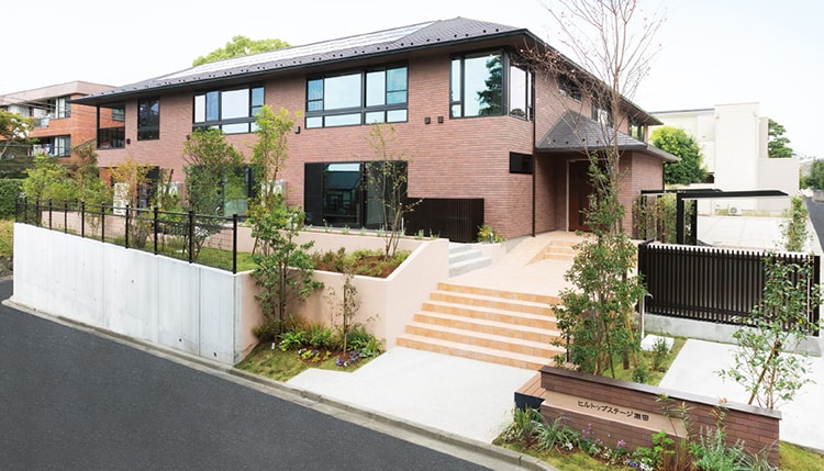 最新の住環境を備えた中庭のある賃貸住宅