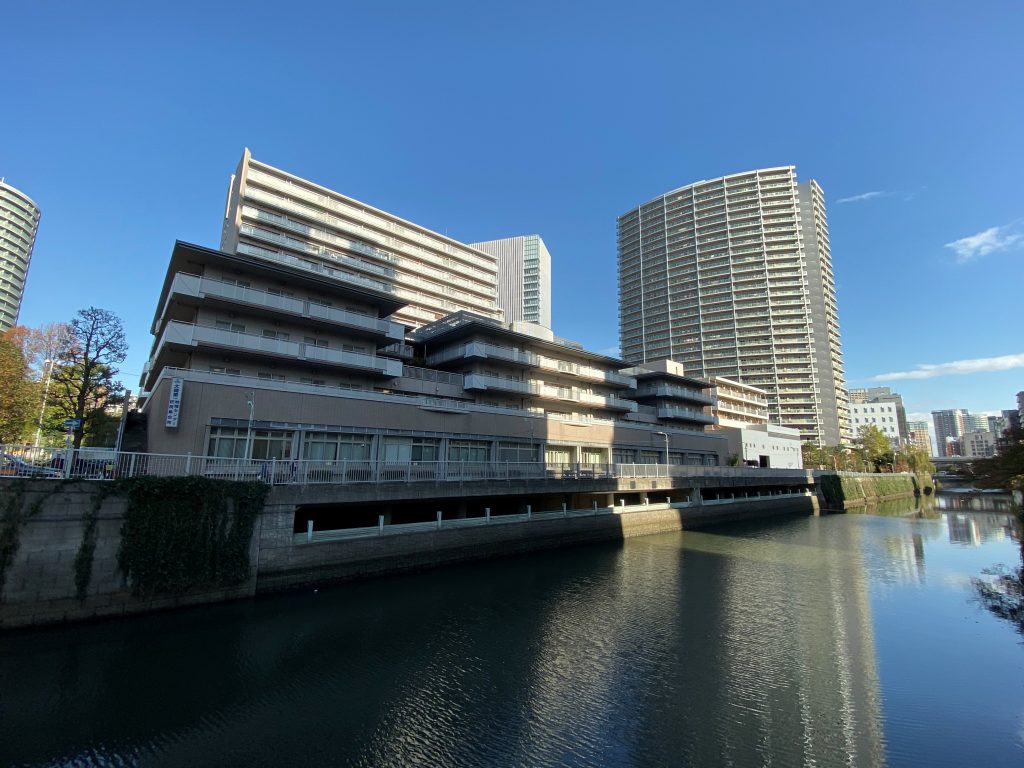 http://大阪・関西万博で来日のオランダＨＡＮ応用科学大学の教授ら西五反田高齢者等複合施設を視察