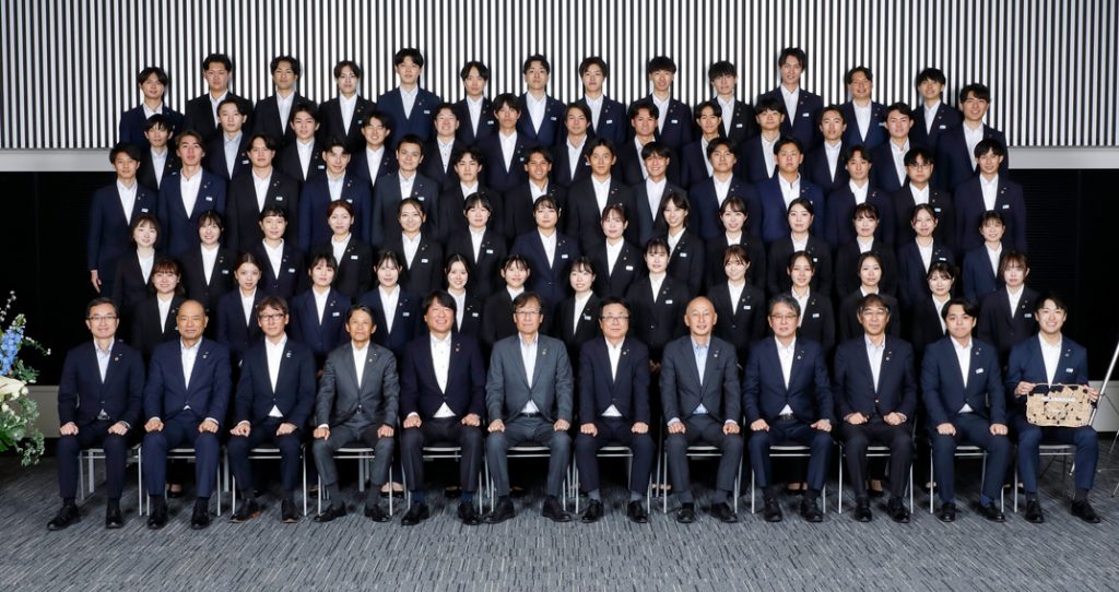 http://ミサワホーム26年度入社式<br作尾社長が新入社員にエール