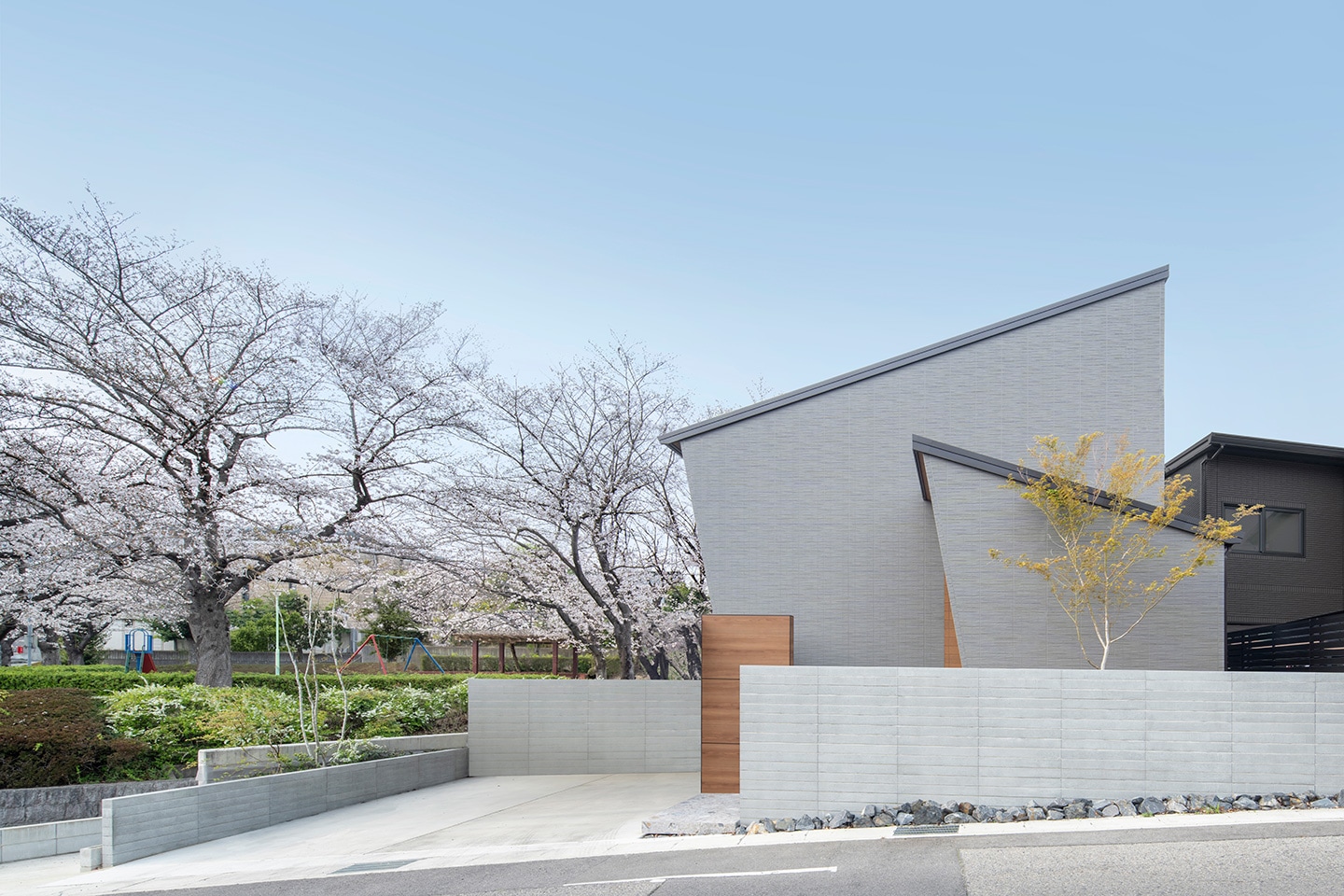 桜咲く 坂道界隈。：外観