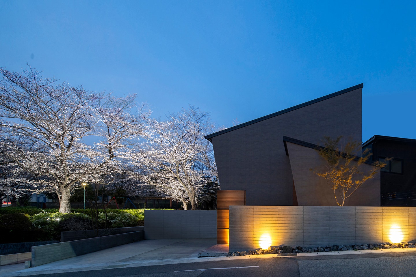 桜咲く 坂道界隈。：外観