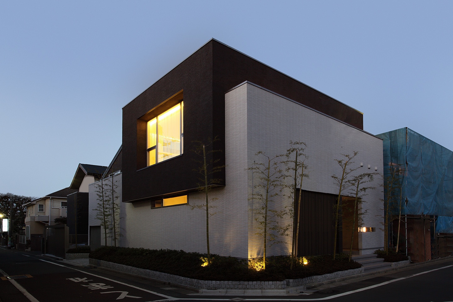 街角の週末住宅：外観