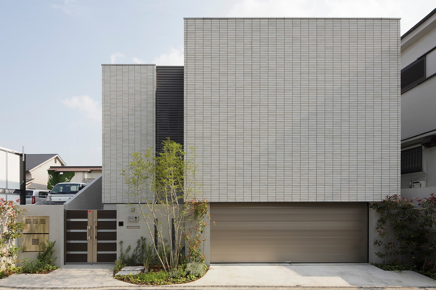 Monolithic & Natural