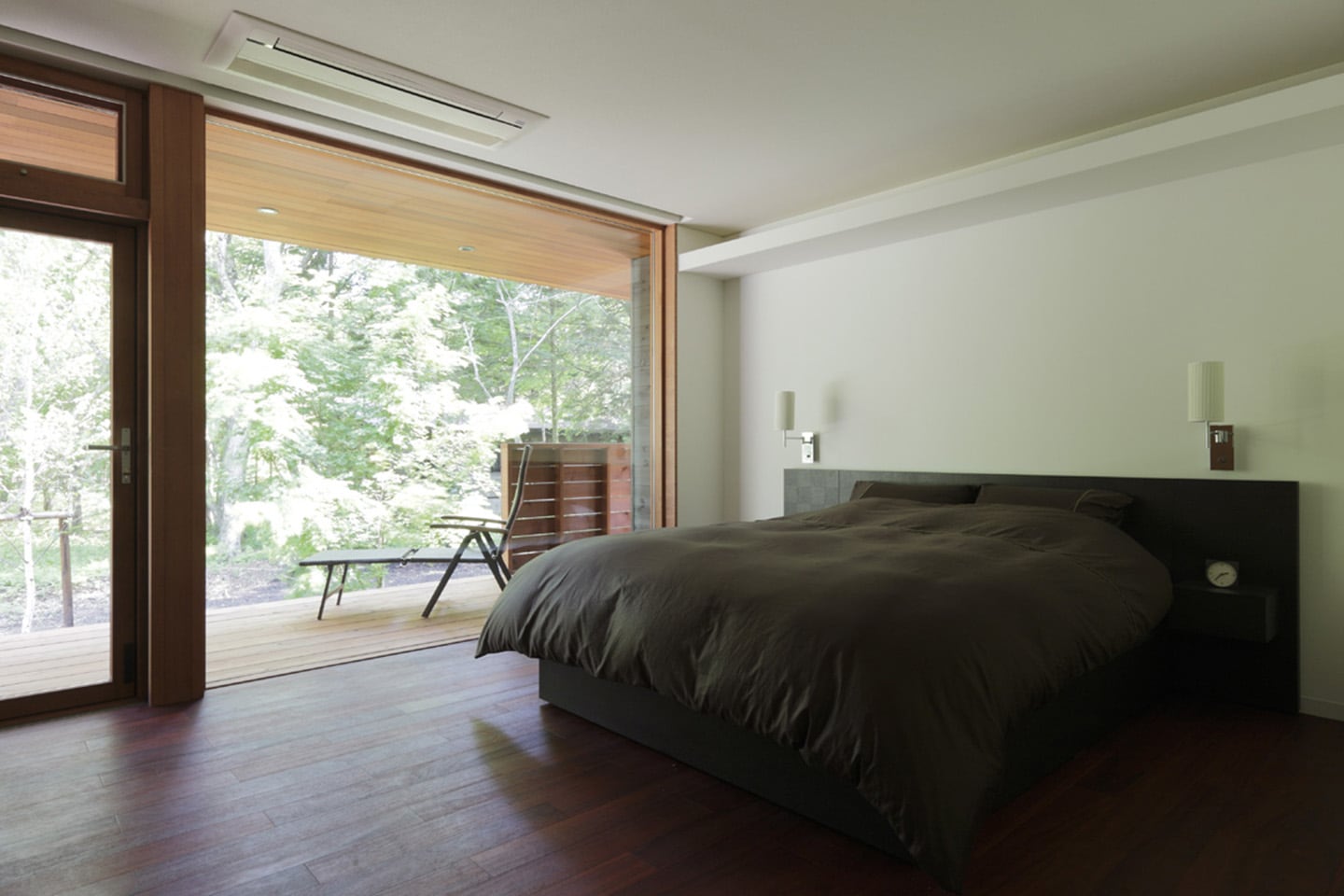 Villa In Forest：内装・インテリア
