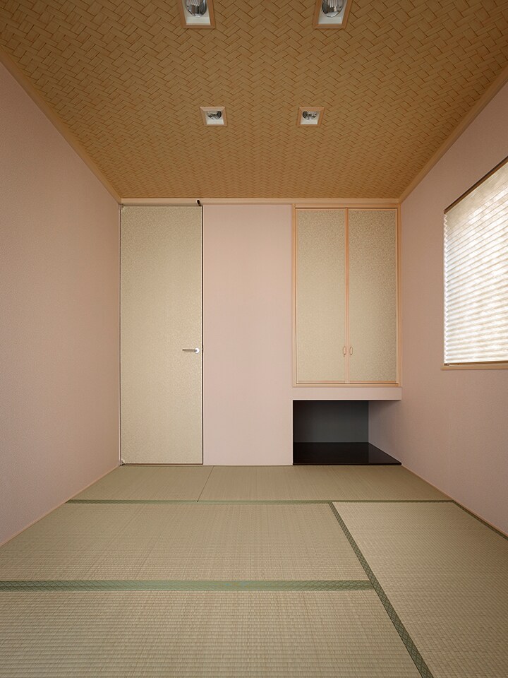 格子のデザインをいかした個性的な和モダン住宅：内装・インテリア