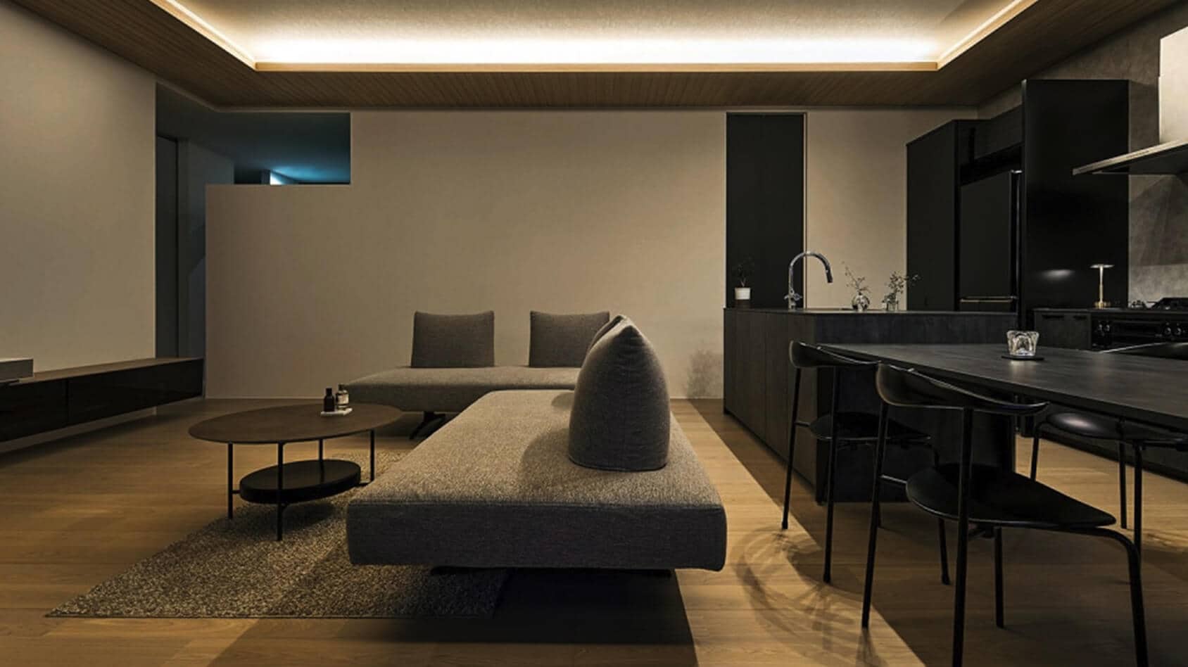 外部からの視界を気にせず、他に類を見ない空間と景色を楽しめる平屋の様子