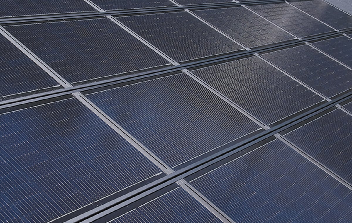 大容量の太陽光パネルを搭載できる屋根形状の様子