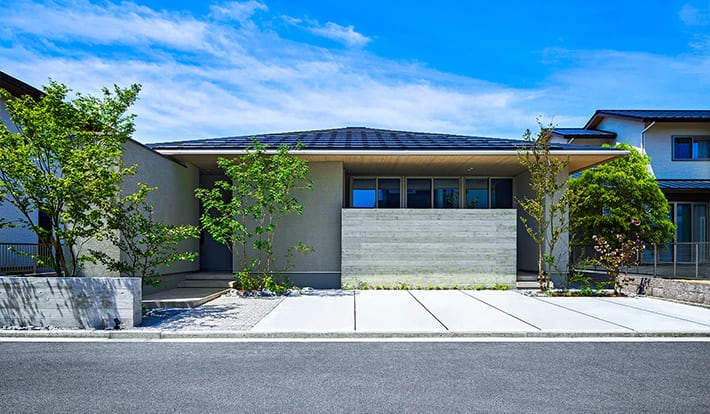平屋の建築実例 外からの視線を気にせず他に類を見ない空間と景色をもたらす平屋