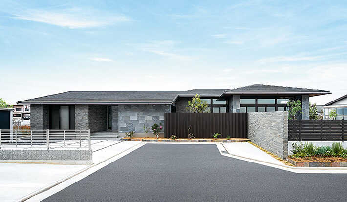 平屋の建築実例 自然を感じて暮らす夫婦二人の平屋の邸宅