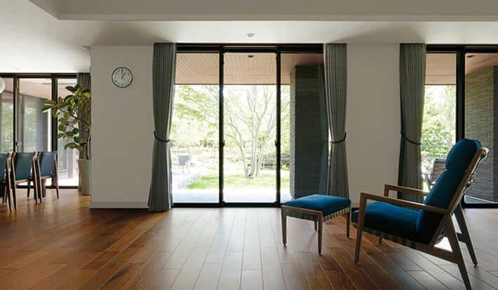 平屋の建築実例 リゾート感漂う平屋の落ち着きある邸宅