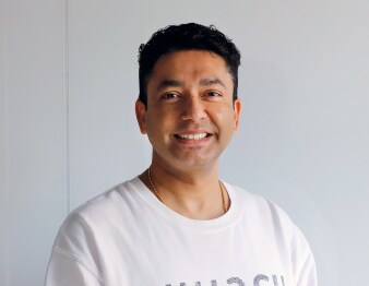 スワルメディテーションニルマル・ラージ・ギャワリさん顔写真