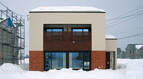 北海道・青森・秋田地区の無落雪屋根タイプの建物