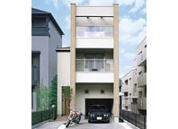 都市の快適さをデザインした三階建
