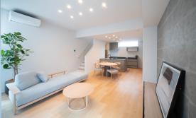 利便性の良いエリアで高天井の２階建て会場！