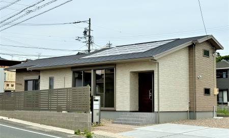浜松市浜名区金指１号地【開放的な高天井リビングの家】 