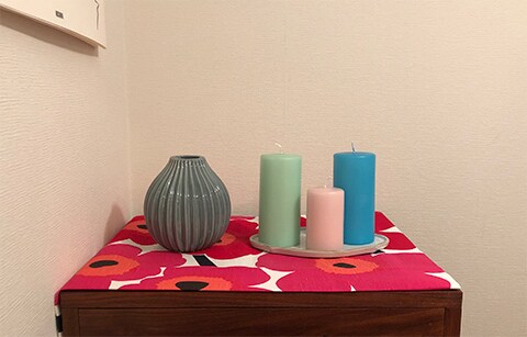 低い位置の棚上も、布を敷いておけばホコリが目立ちません。