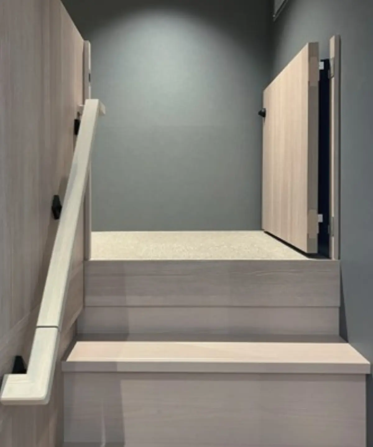 スキップフロアの階段部分の写真B