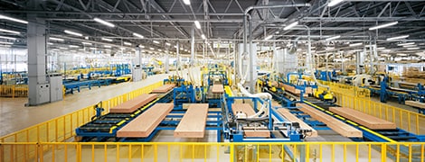 工場の木質パネル生産ライン